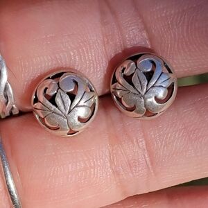 Beautiful filigree scroll floral round circle 925 sterling silver button studs